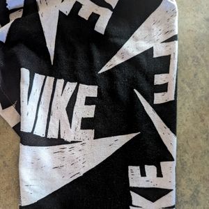 Nike leggings size medium..cotton spandex and polyester..long lenth